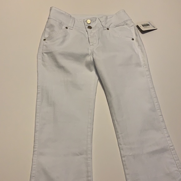 🆕 Trucco’s White Stretchy Boot Cut Flares - Women’s Size 4 - Picture 3 of 8